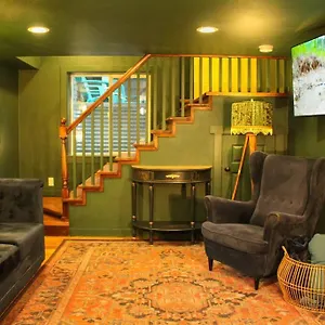 Apartment Heart Of Woodstock, 10 Min Walk To Reed, With Private Garage!, Portland