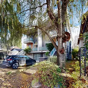 Apartment Blues, Portland